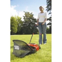 Black & Decker BLACK+DECKER Vertikutierer Elektro-Rasenlüfter GD300 11 Black & Decker BLACK+DECKER Vertikutierer Elektro-Rasenlüfter GD300 -Netto 8600269300 1024574 prod 006